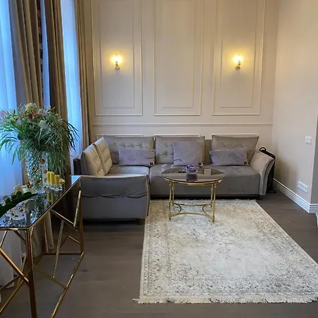 Old Town Apartment *