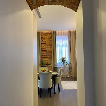 Old Town Apartment *